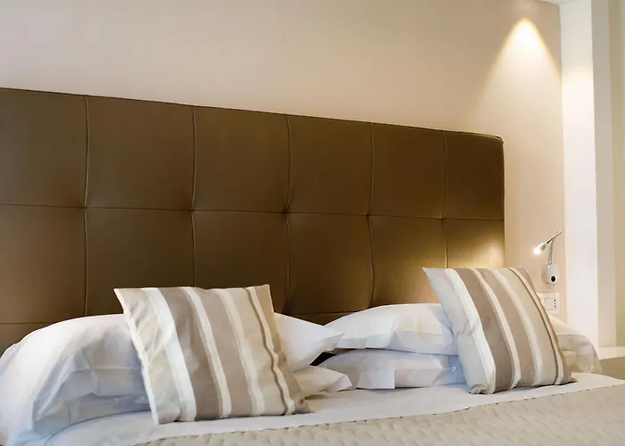 Comfort Con Piscina Penzion 4*